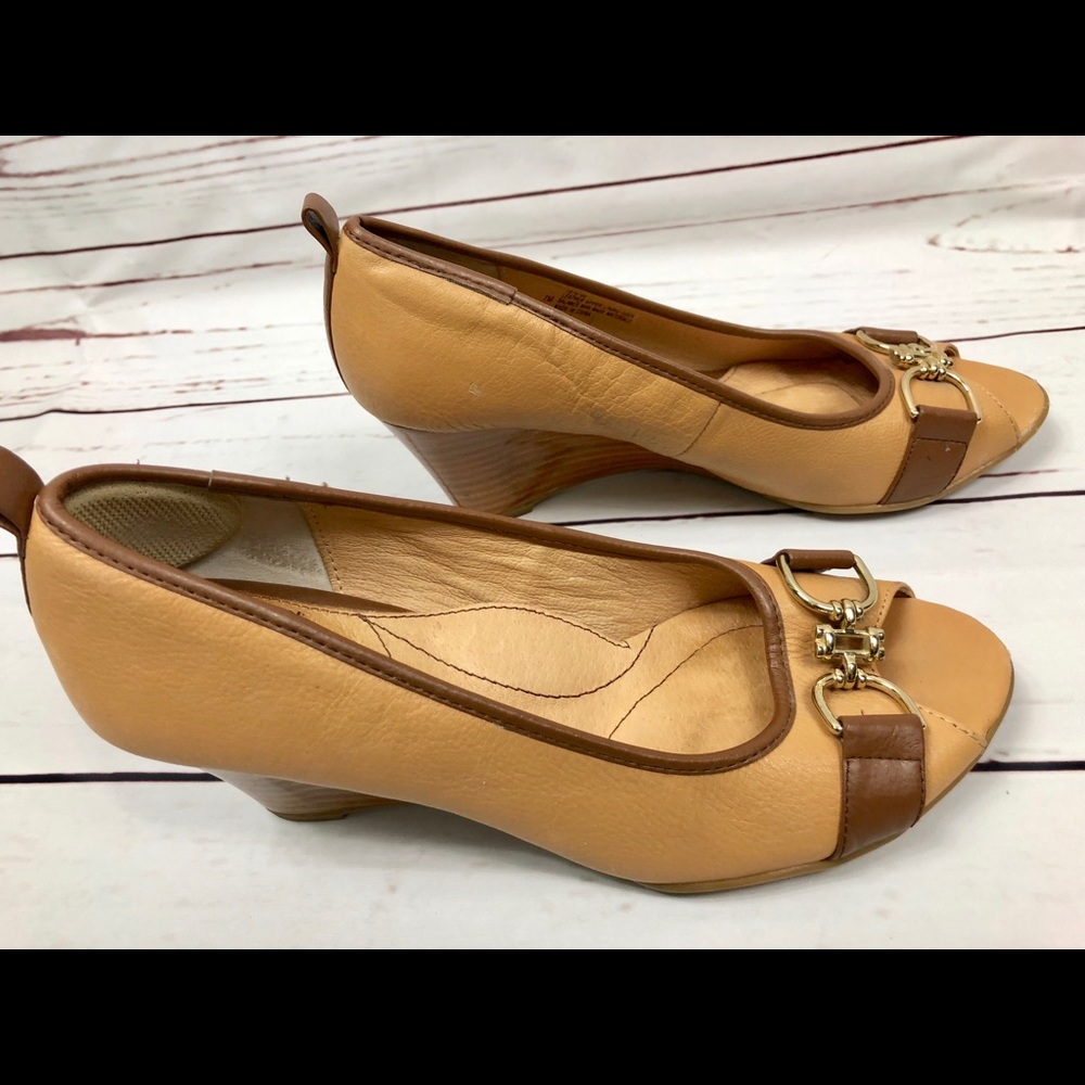 Sofft Wedge peep toe Style camira.